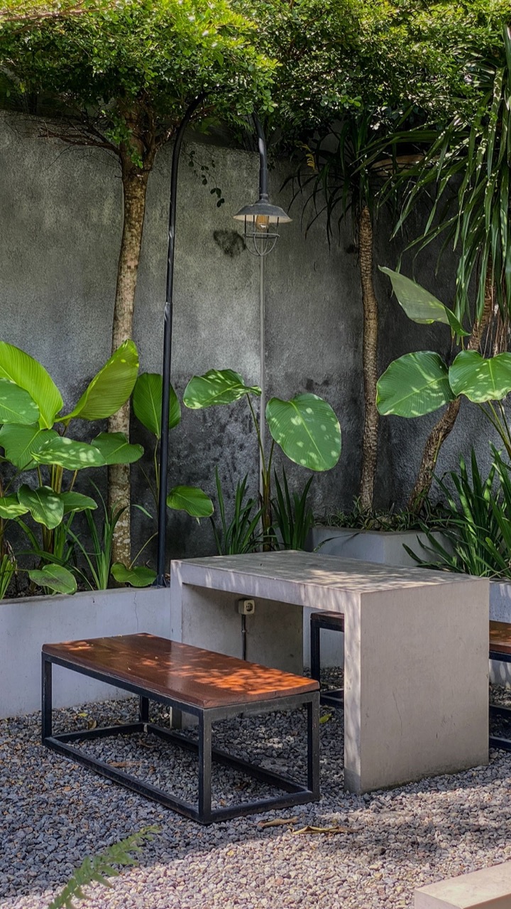 A stylish minimalist garden
